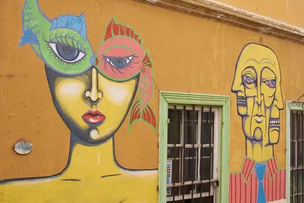 mural que demuestra el arte y creatividad de los colores de valparaiso