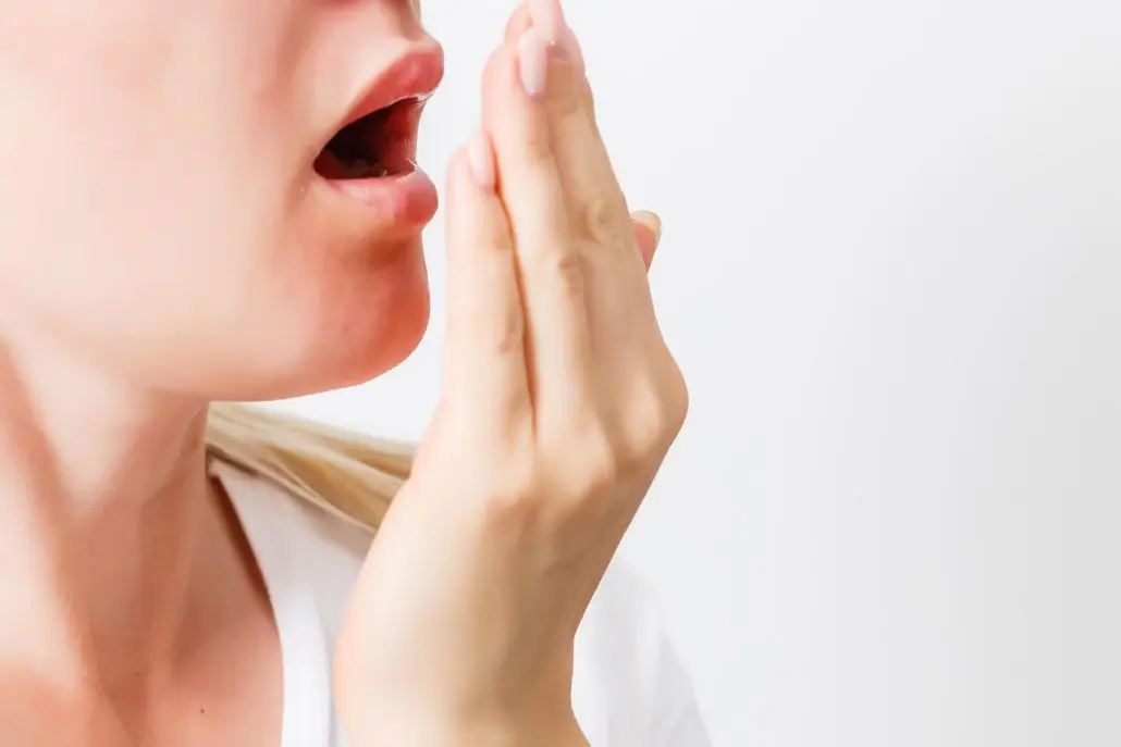 como quitar el mal olor de la boca
