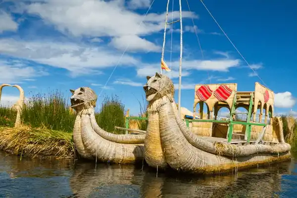 Los barcos artesanales del lago titicaca es la razón por la que este es uno de los principales destinos en Perú
