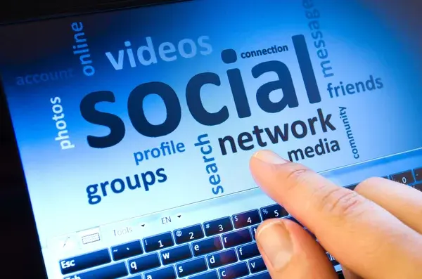 redes sociales en tablet