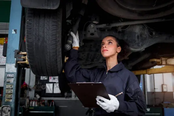 Beneficios de mantener tu auto al día con servicios mecánicos