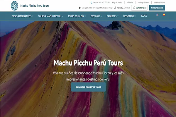 montaña multicolor en la página web de una agencia de viaajes