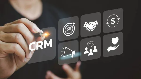 Beneficios clave de implementar el tipo de CRM adecuado