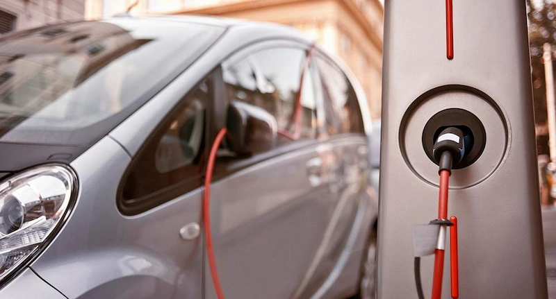 Diferencias clave entre autos híbridos o eléctricos