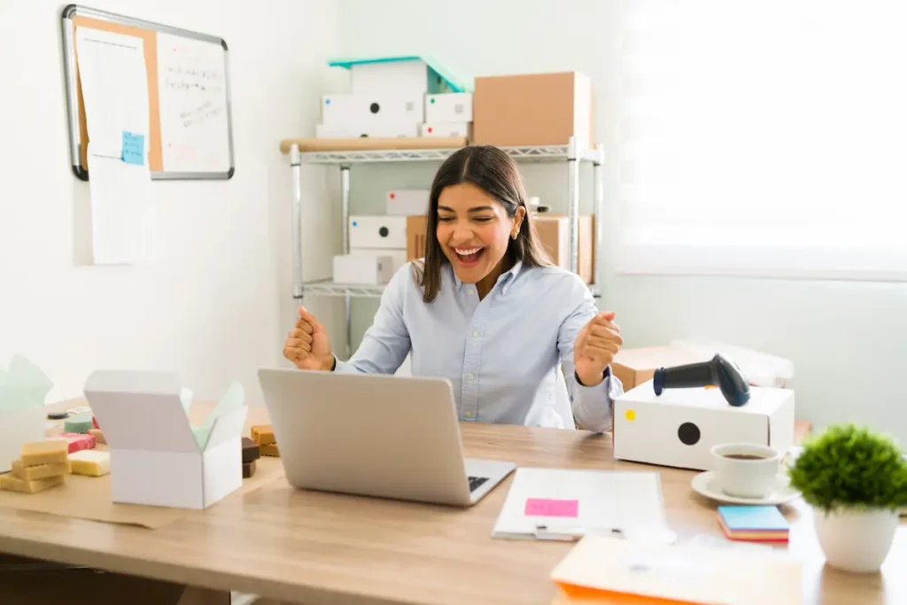  Empresaria emocionada y  sorprendida