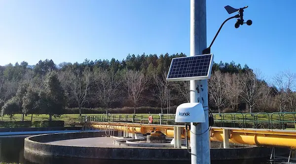 estación midiendo partículas contaminantes en la ciudad