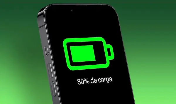 pantalla de celular mostrando nivel de batería ideal para optimizar la carga y cuidar la batería