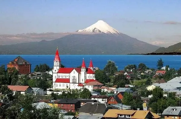 lago llanquihue y volcan en puerto varas