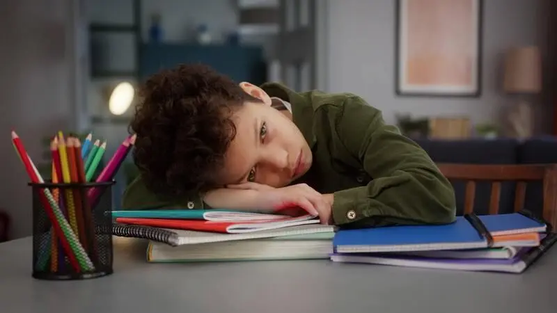 Causas más comunes que desencadenan la ansiedad escolar
