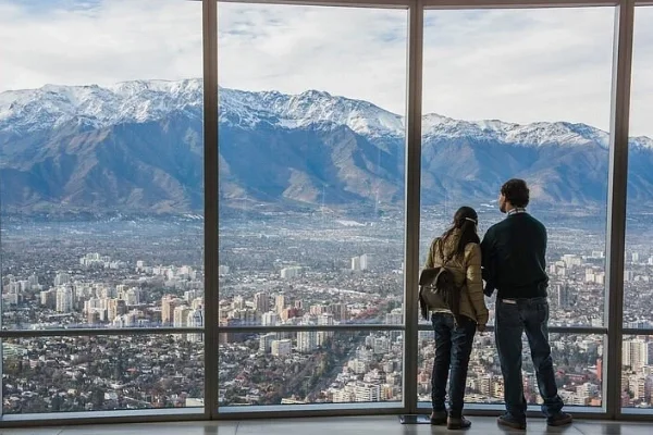 Vista desde Sky Costanera, uno de los miradores en Santiago en altura